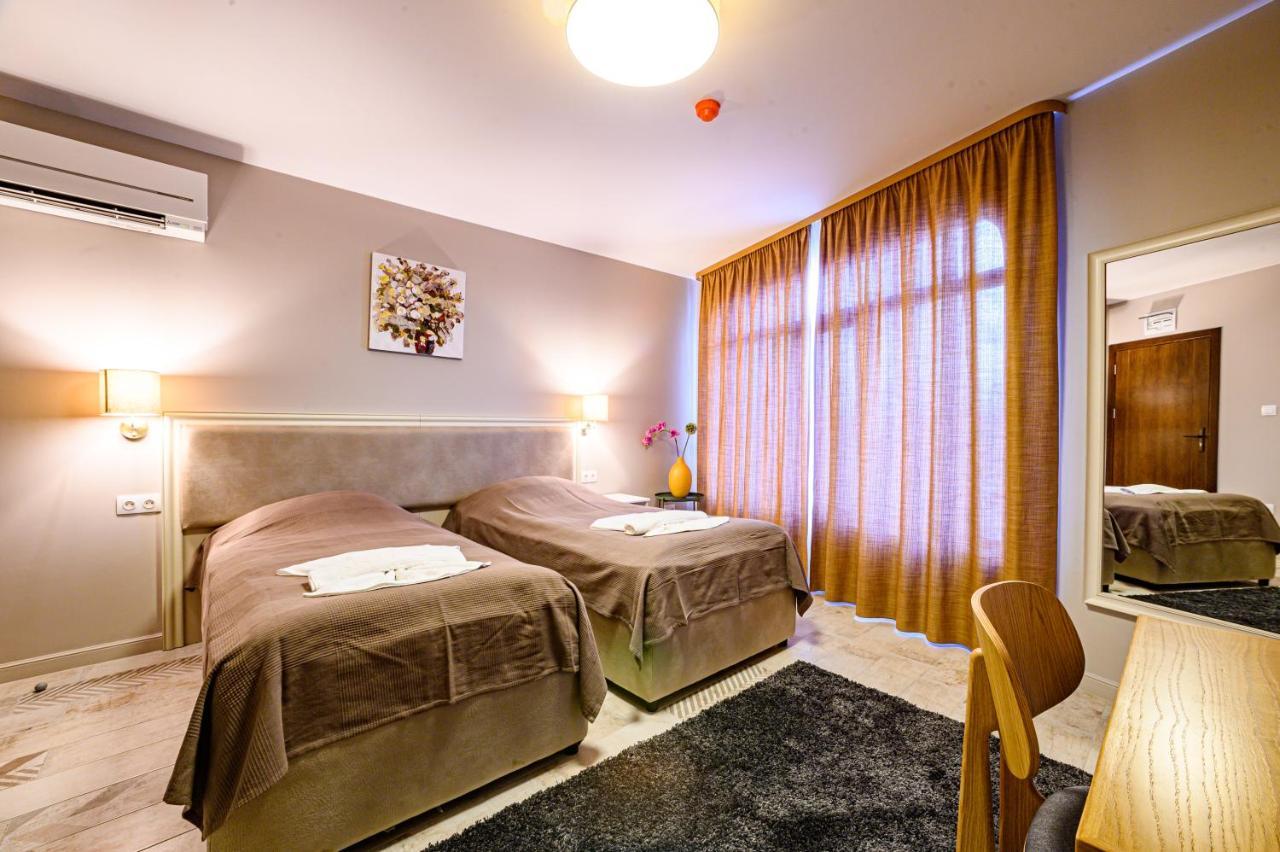 Antique Boutique 3*